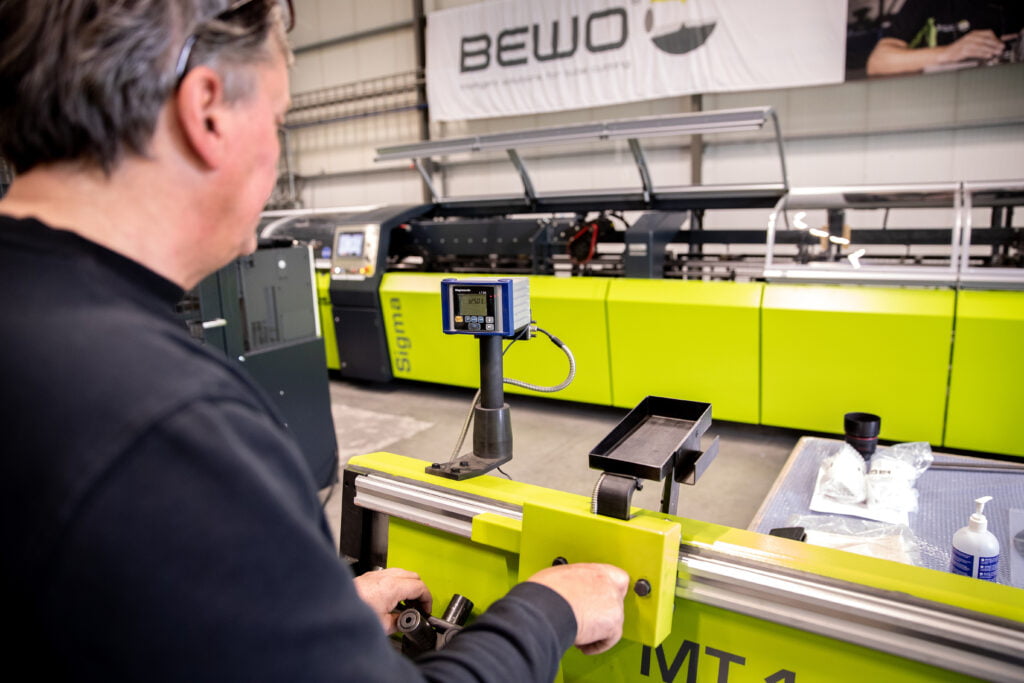 Setting up a tube cutting line