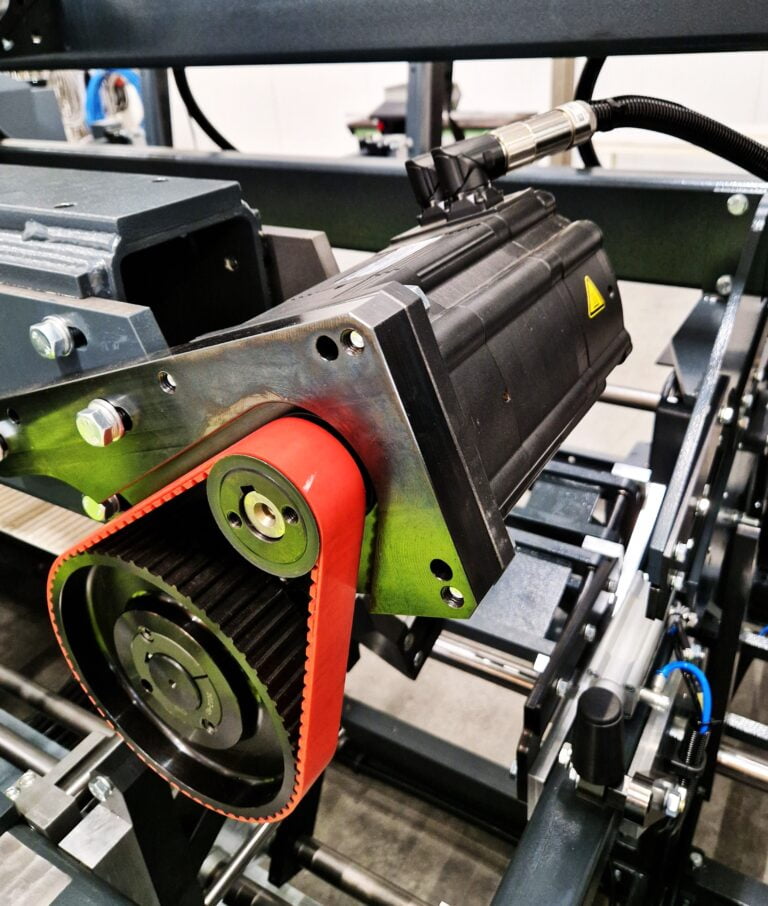 Servo motor of the gripper feed system